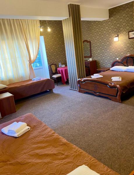 Golden Lion Hotel Boryspilʼ Exteriör bild