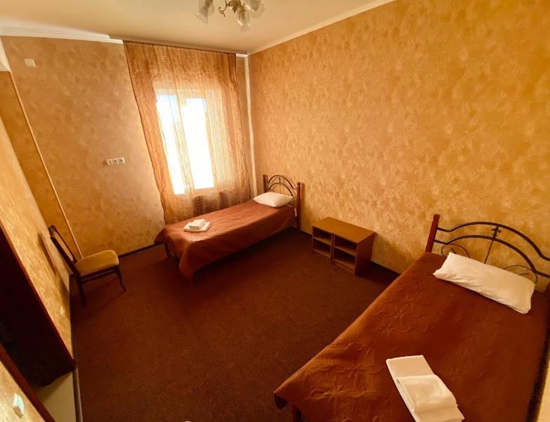 Golden Lion Hotel Boryspilʼ Exteriör bild