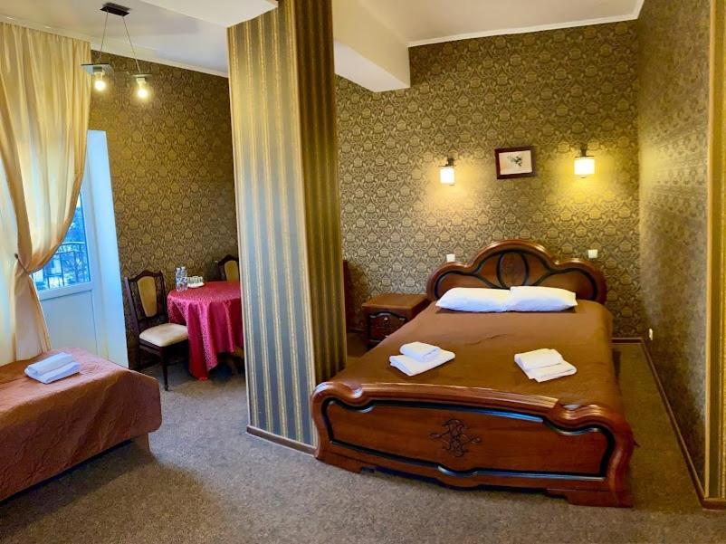 Golden Lion Hotel Boryspilʼ Exteriör bild